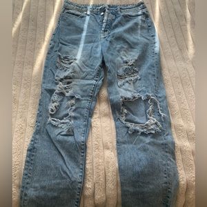 I am selling these amazing blue ripped jeans size:9/29 brand : simple society